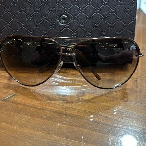 Beautiful Gucci aviator link sunglasses with case like new